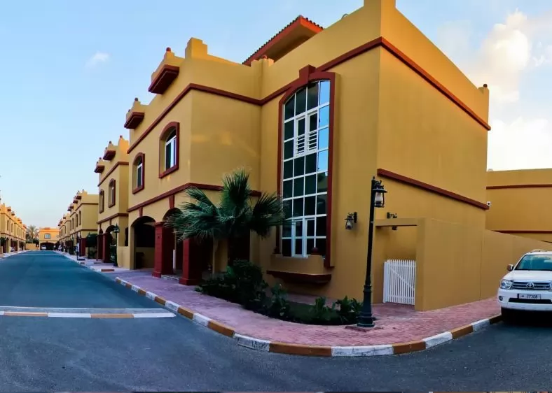 Résidentiel Propriété prête 4 + femme de chambre S / F Villa à Compound  a louer au Al-Sadd , Doha #9461 - 1  image 